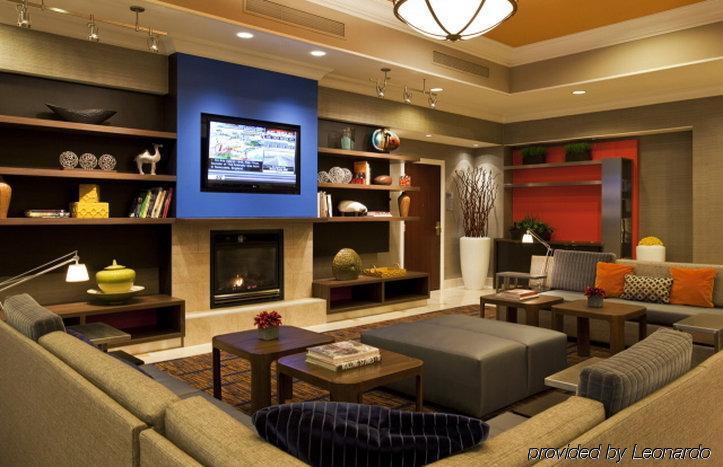Courtyard By Marriott Downtown Hotel