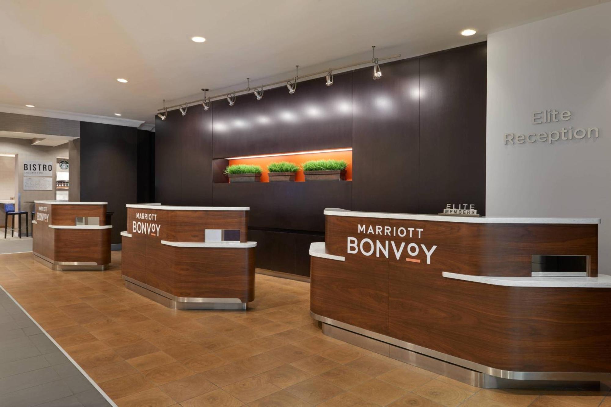 Courtyard By Marriott Downtown Hotel Toronto