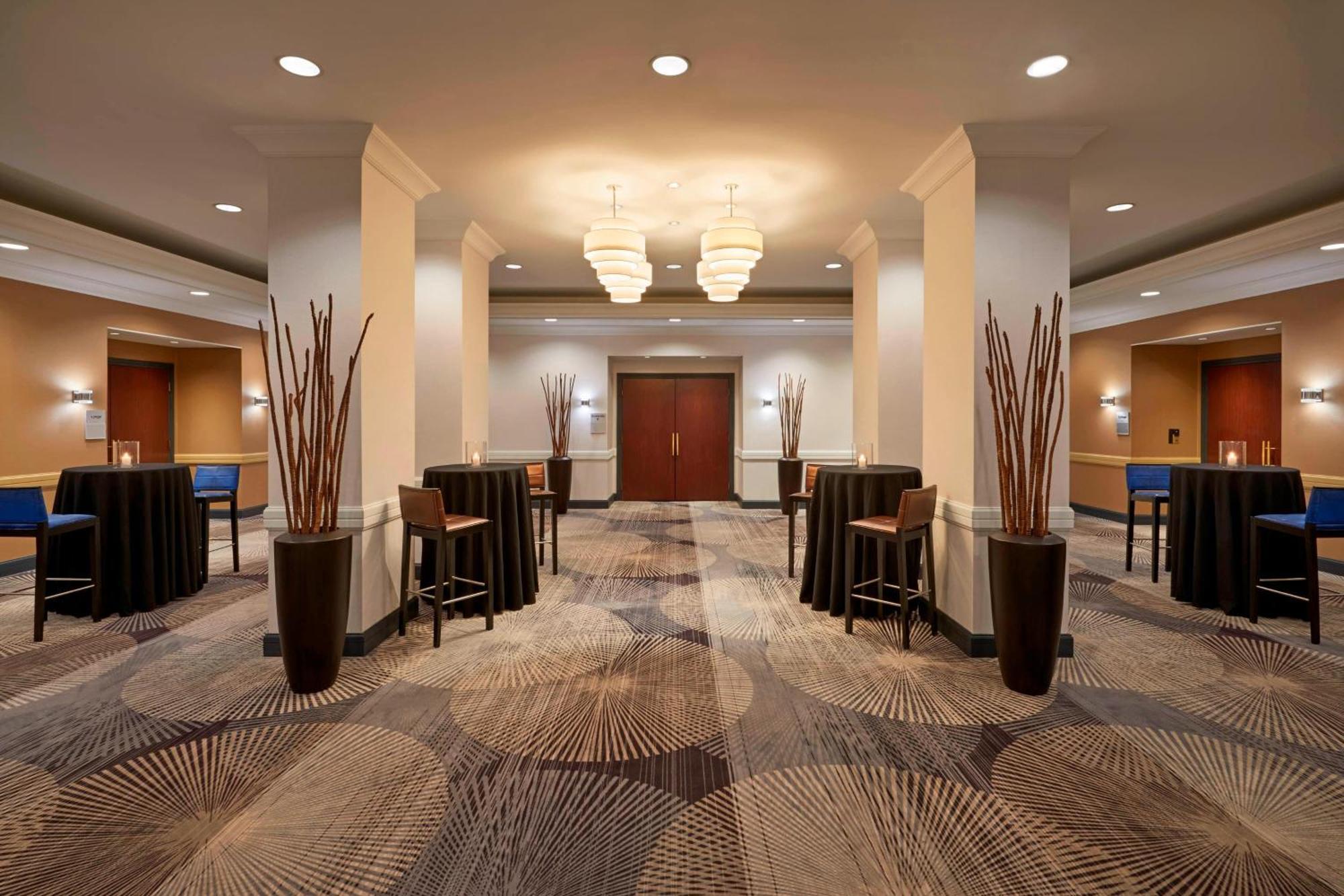 Courtyard By Marriott Downtown Hotel Toronto