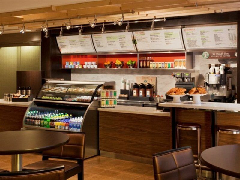 Courtyard By Marriott Downtown Hotel